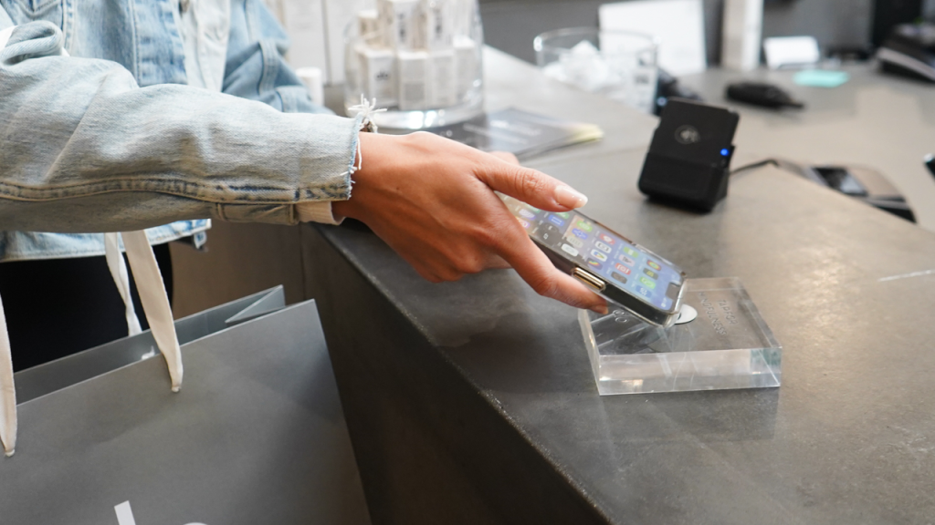 Alo Yoga Retail Chain Debuts In-Store NFT Claim With MoonPay