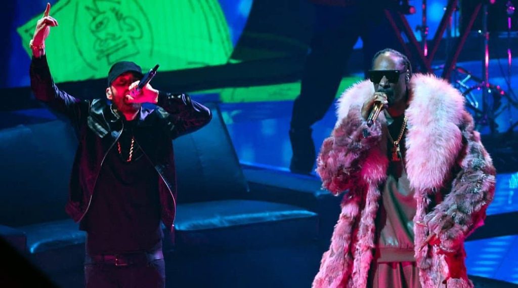 Eminem & Snoop Dogg’s VMA Performance Featured The Otherside Meta Eminem and Snoop Dogg performing live during the MTV Video Music Awards